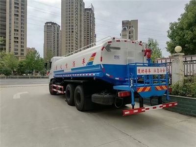 雙鴨山市專用底盤抑塵灑水車灑水炮